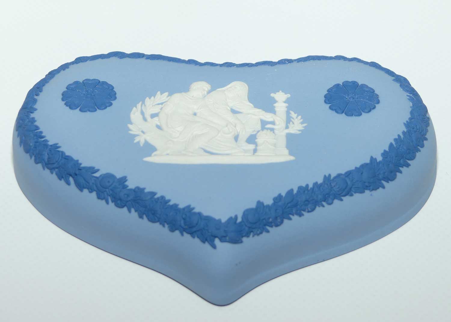 Wedgwood Jasper | Dark Blue and White on Pale wide heart shape powder bowl