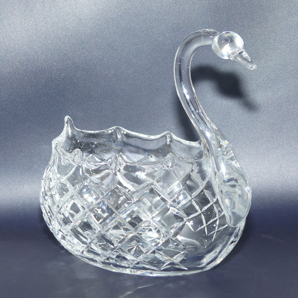 Traditional Diamond Cut Crystal Swan trough | 19cm tall