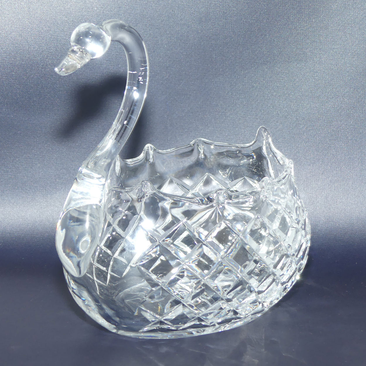 Traditional Diamond Cut Crystal Swan trough | 19cm tall