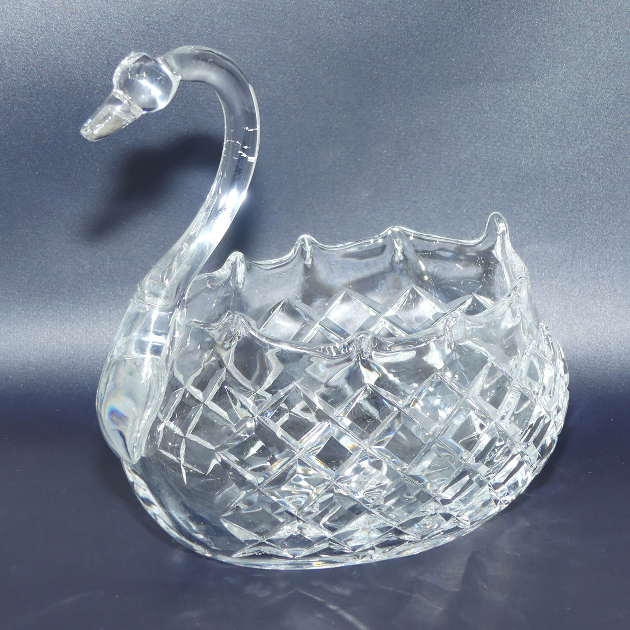 Traditional Diamond Cut Crystal Swan trough | 19cm tall