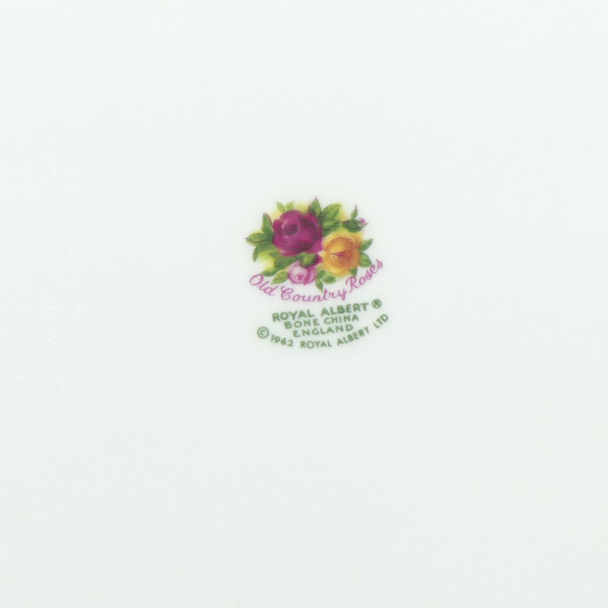 Royal Albert Bone China England Old Country Roses dinner plate | 26.5cm diam | 1962 backstamp