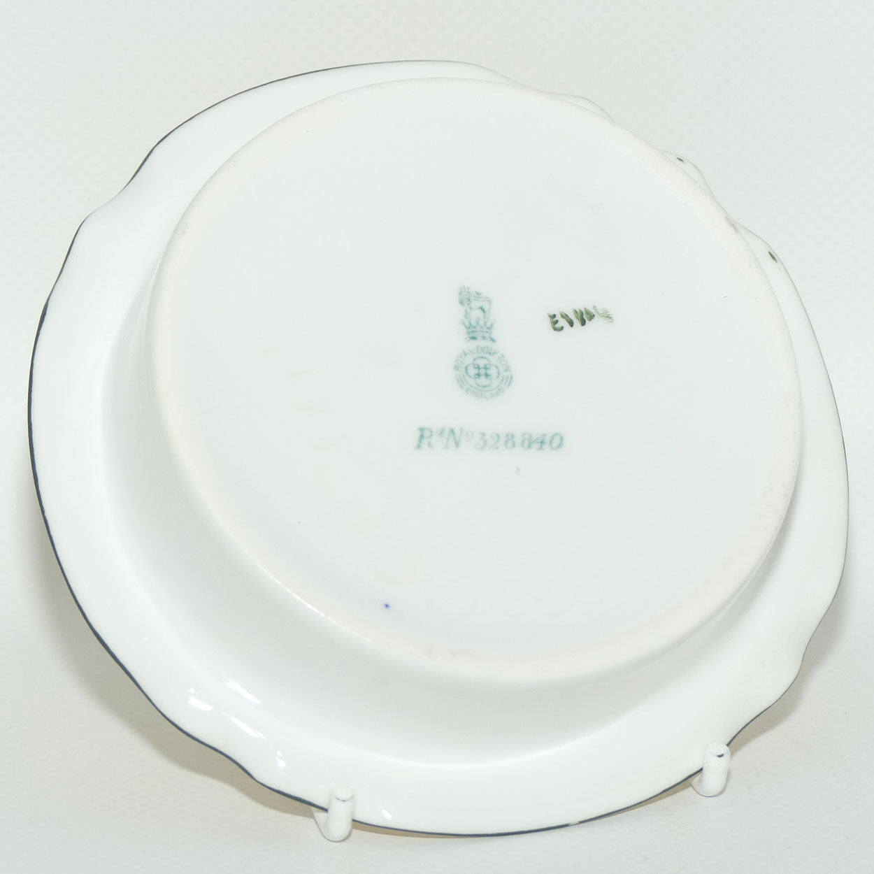 Royal Doulton Coaching Days small fluted edge dish E3804 | Rare Scene