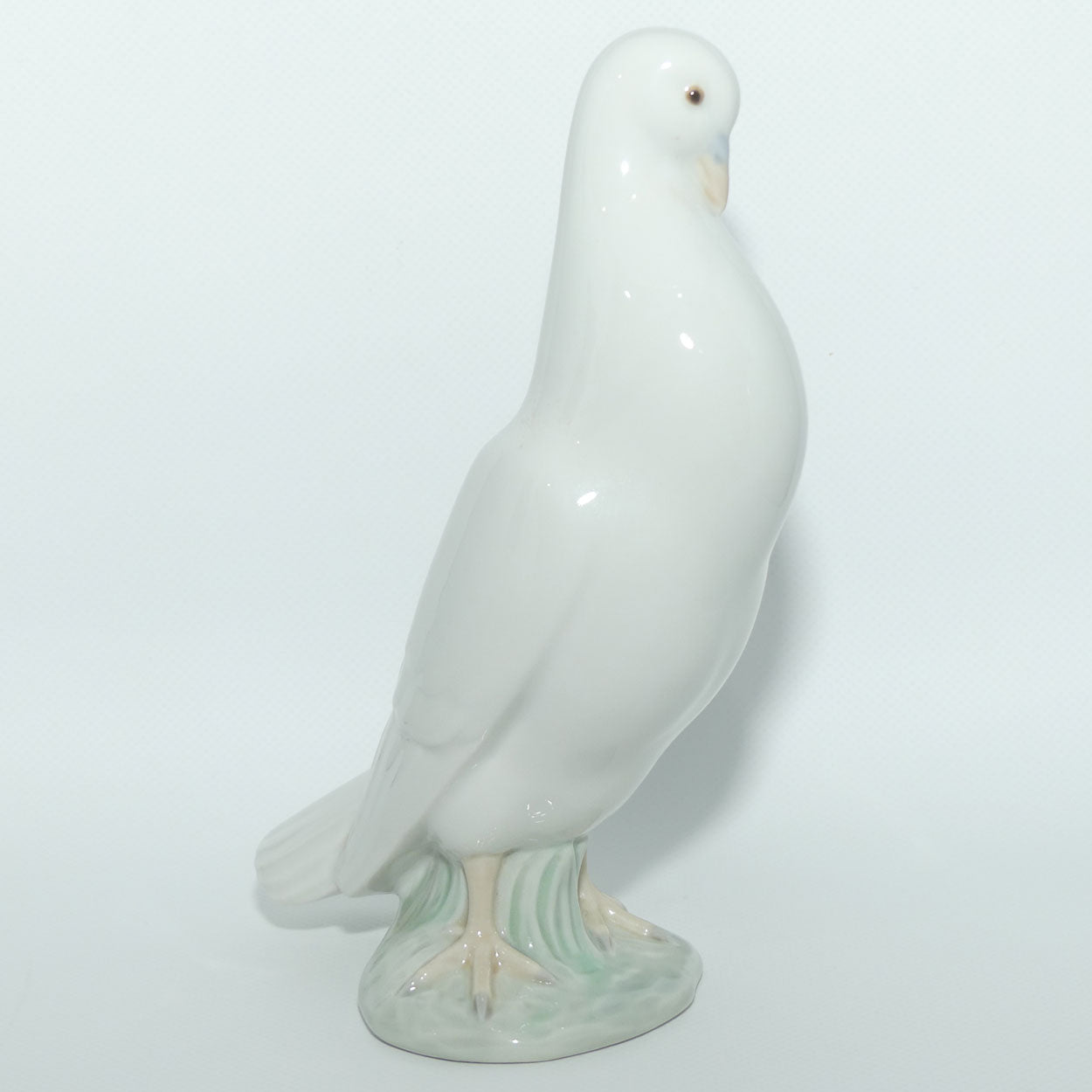 Nao by Lladro figure Dove | Standing Tall