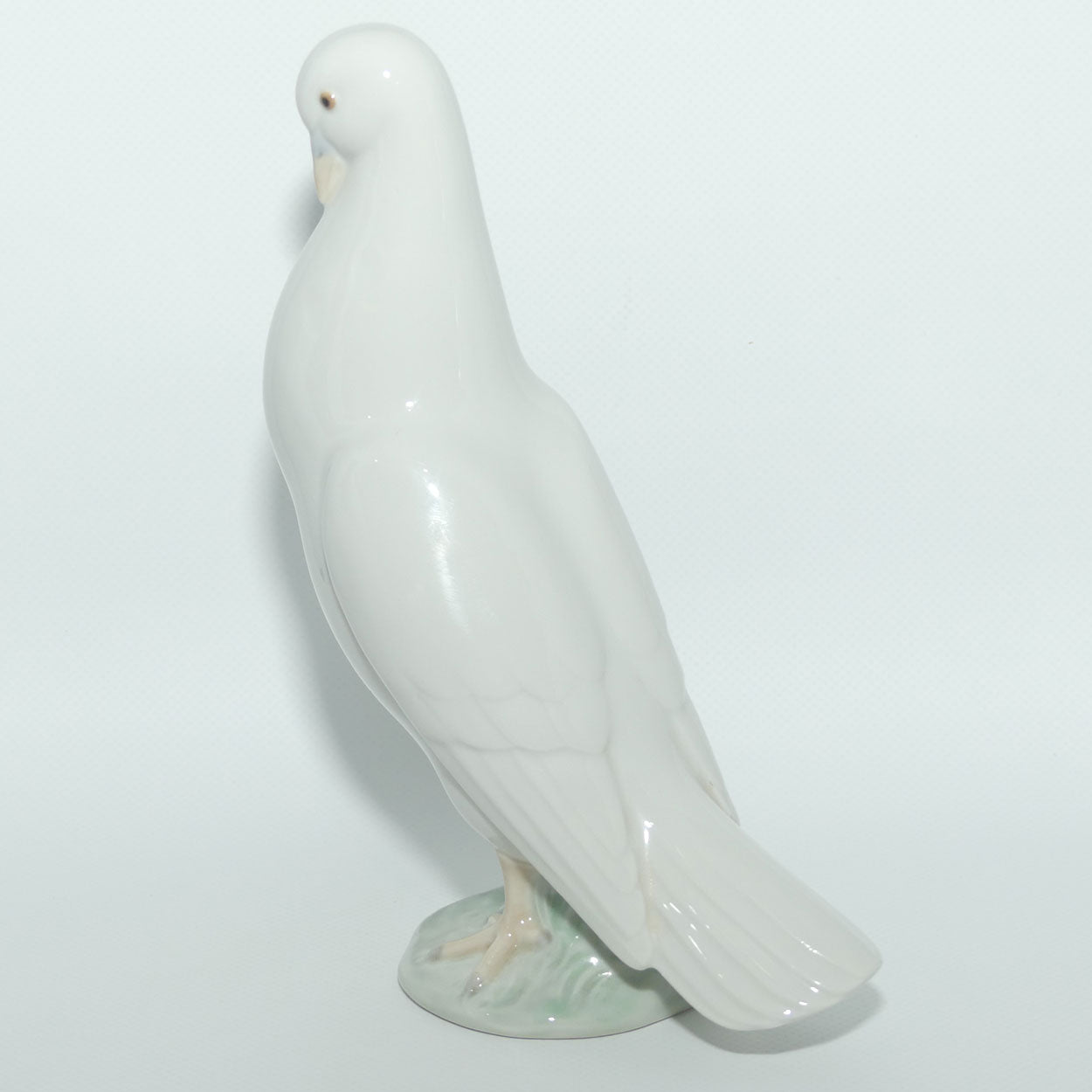 Nao by Lladro figure Dove | Standing Tall