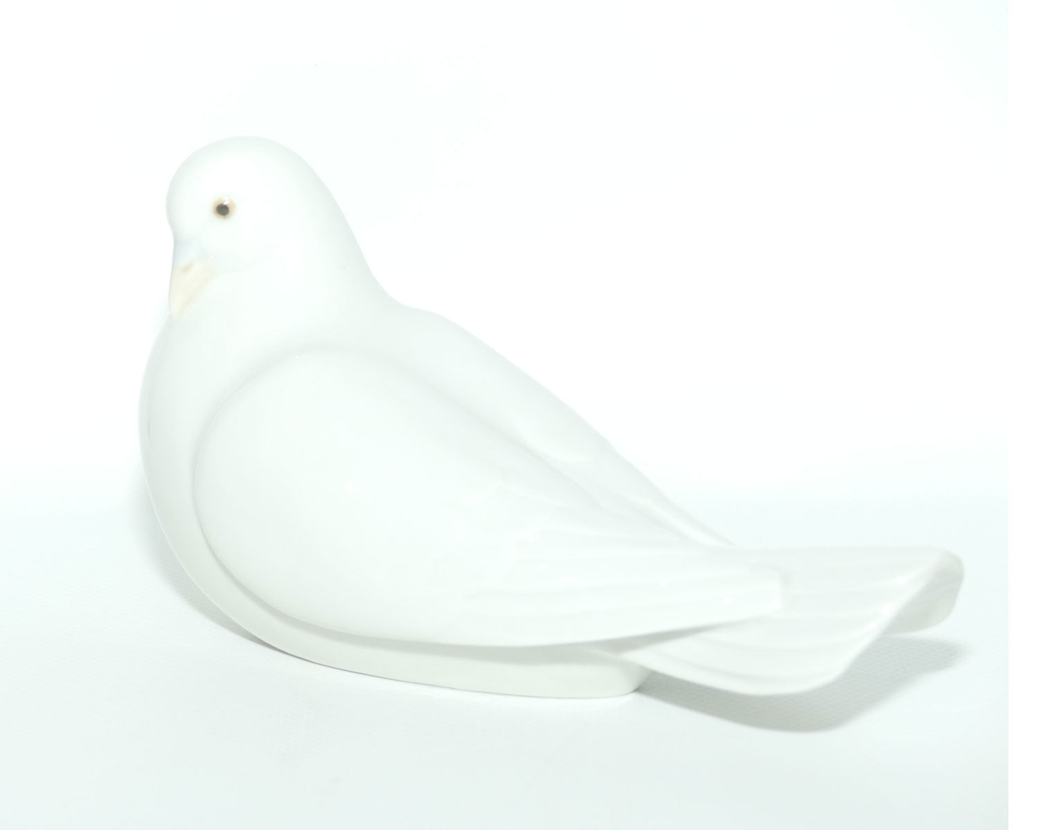 Nao by Lladro figure Dove | Seated Resting