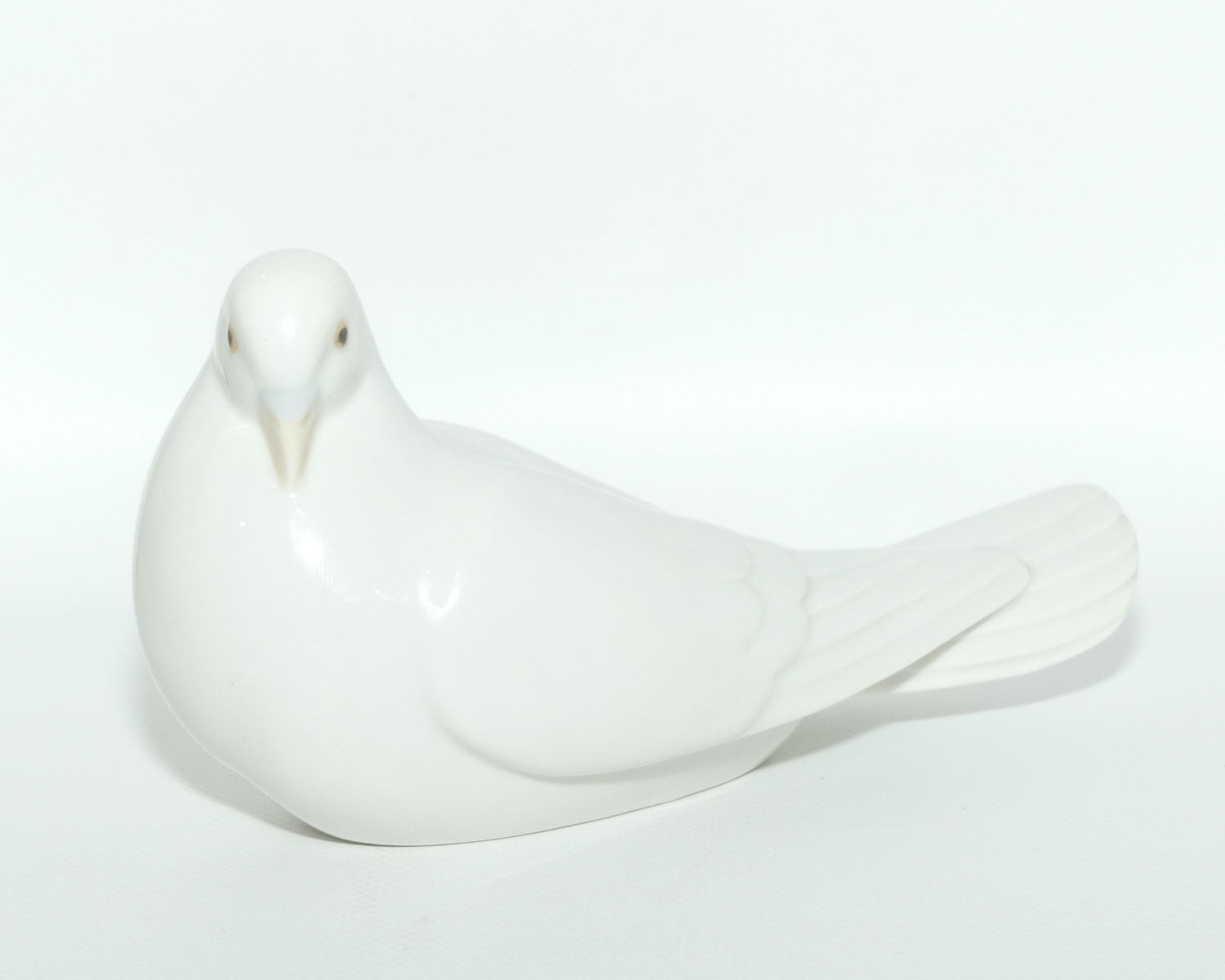 Nao by Lladro figure Dove | Seated Resting