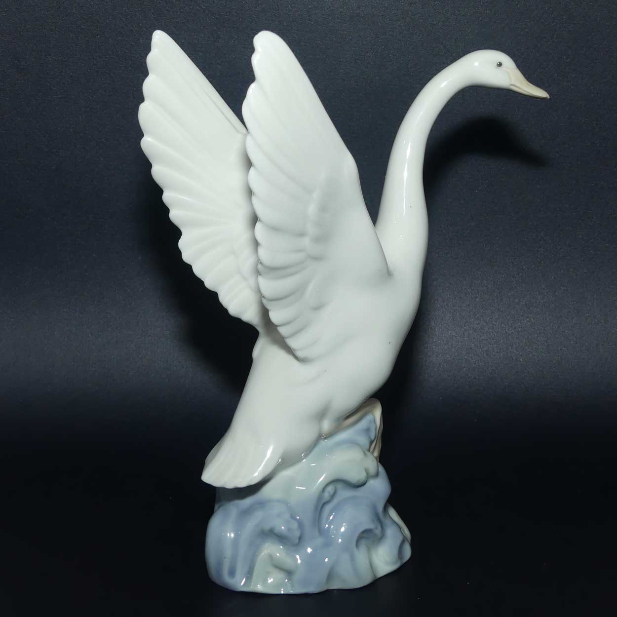 Nao by Lladro figure Duck | Wings Up