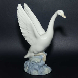 Nao by Lladro figure Duck | Wings Up