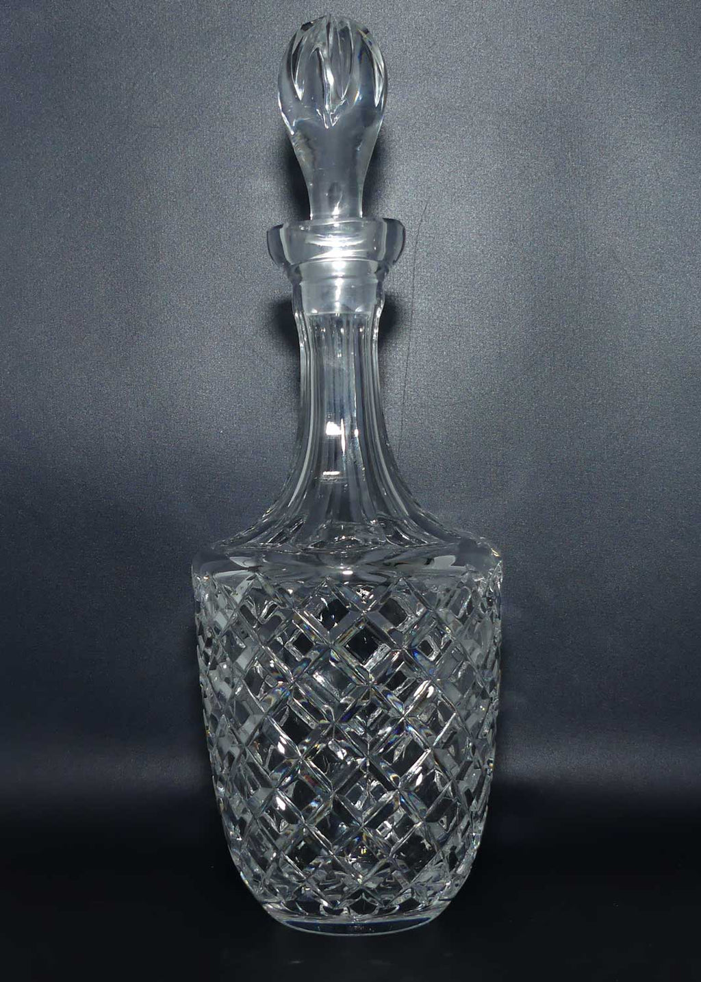 Elegant shape diamond cut crystal decanter