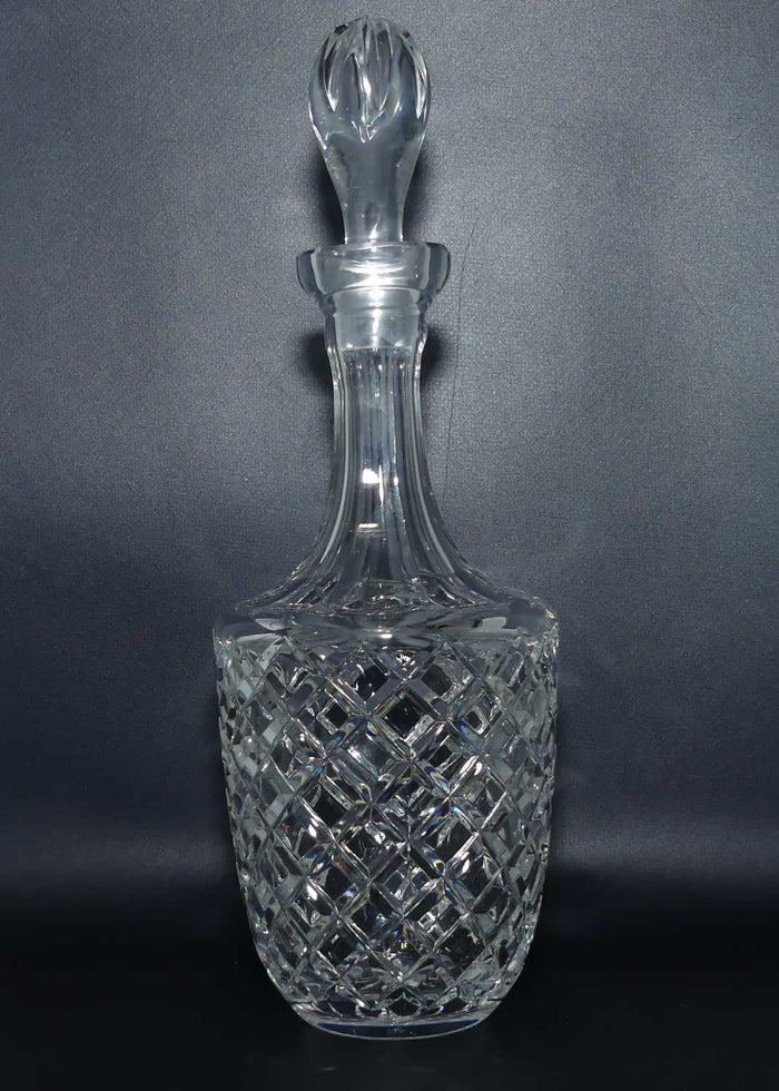 Elegant shape diamond cut crystal decanter