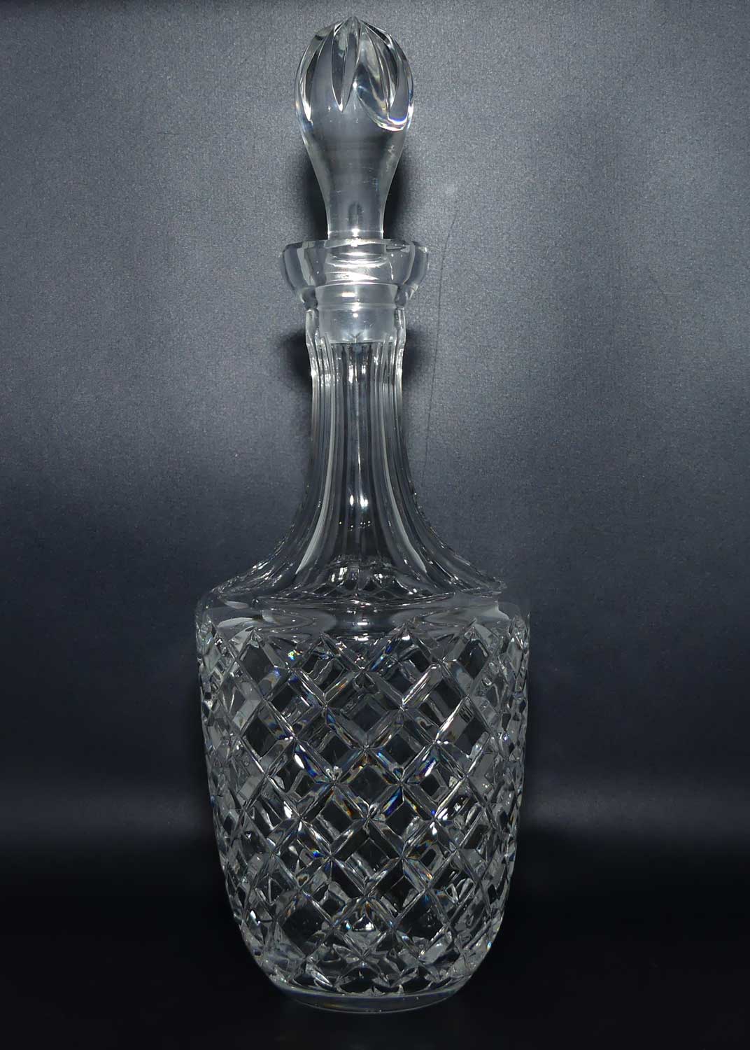 Elegant shape diamond cut crystal decanter
