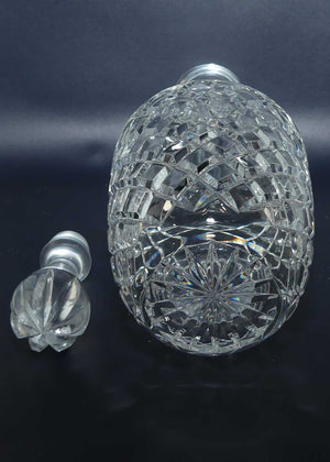 Elegant shape diamond cut crystal decanter