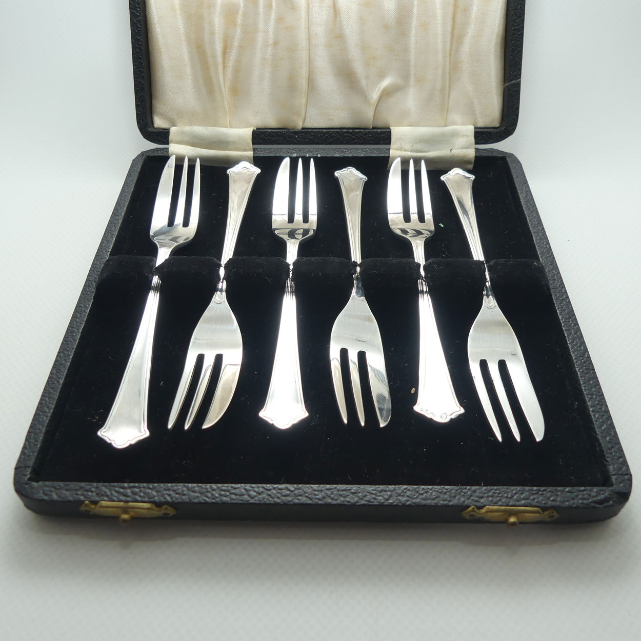 Boxed set of 6 Silver Plated EP Elkington Plate cake forks
