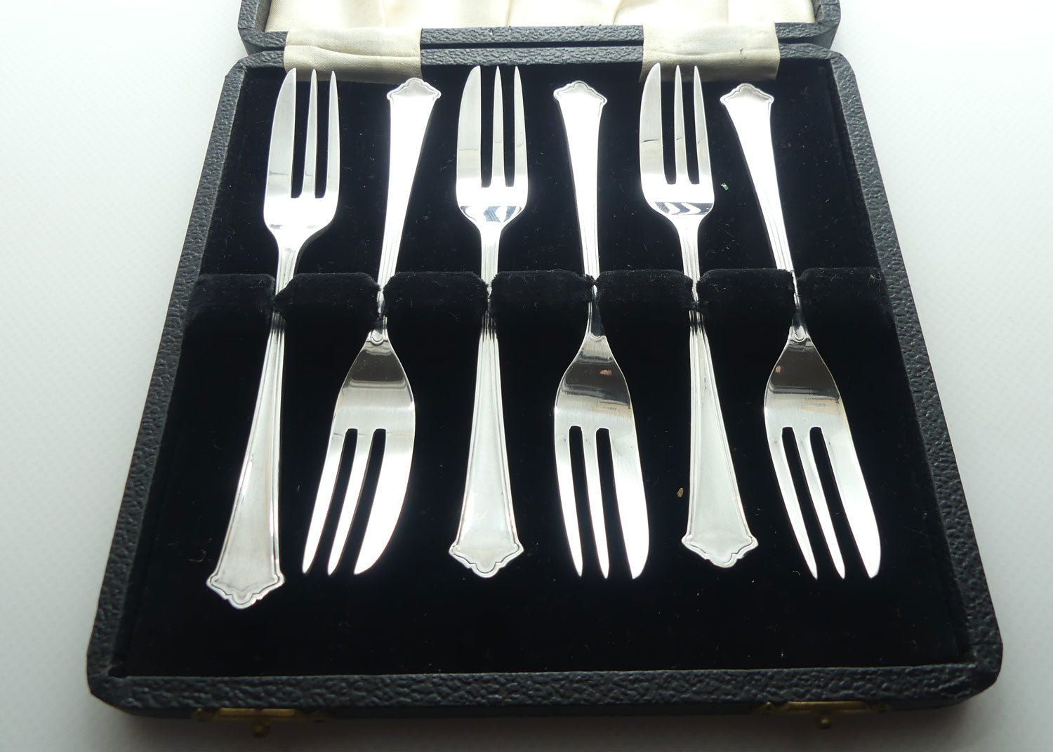 Boxed set of 6 Silver Plated EP Elkington Plate cake forks