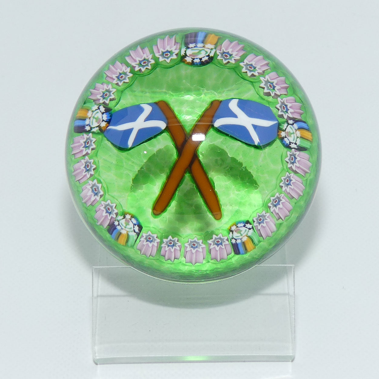 John Deacons Scotland the Brave medium paperweight | Emerald