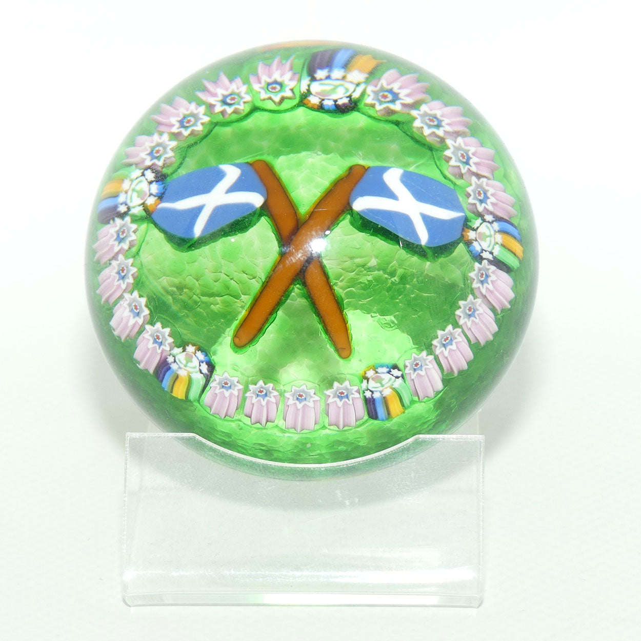 John Deacons Scotland the Brave medium paperweight | Emerald