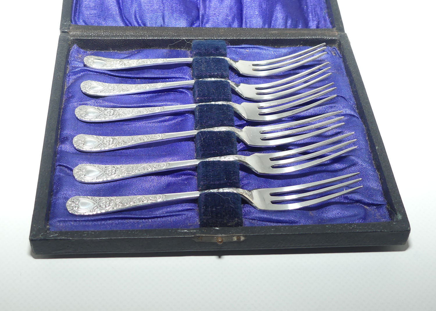 Set of 6 EPNS A1 cake forks | Embossed handles | boxed