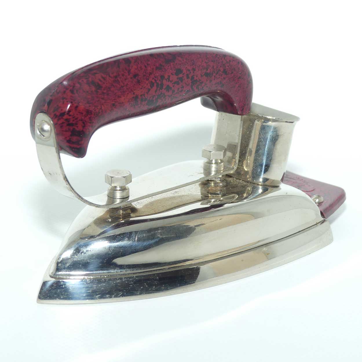 Vintage 1950s Essco Southern Cross Porcelain Co travel iron + cord + adapter