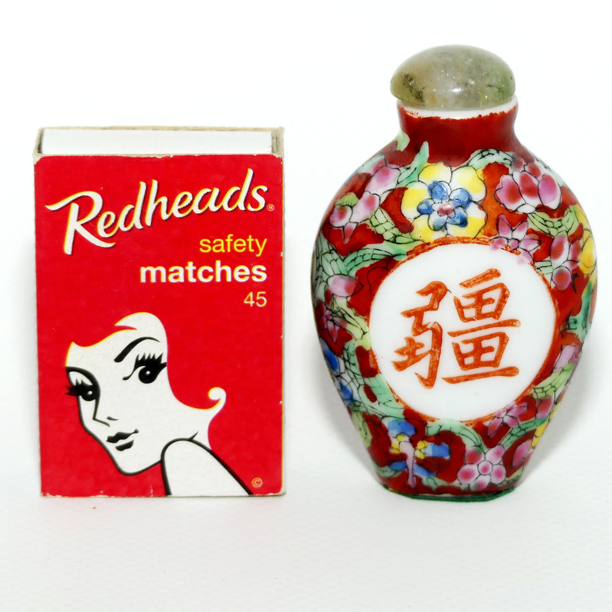 Chinese snuff bottle with greenstone stopper | Famile Rose