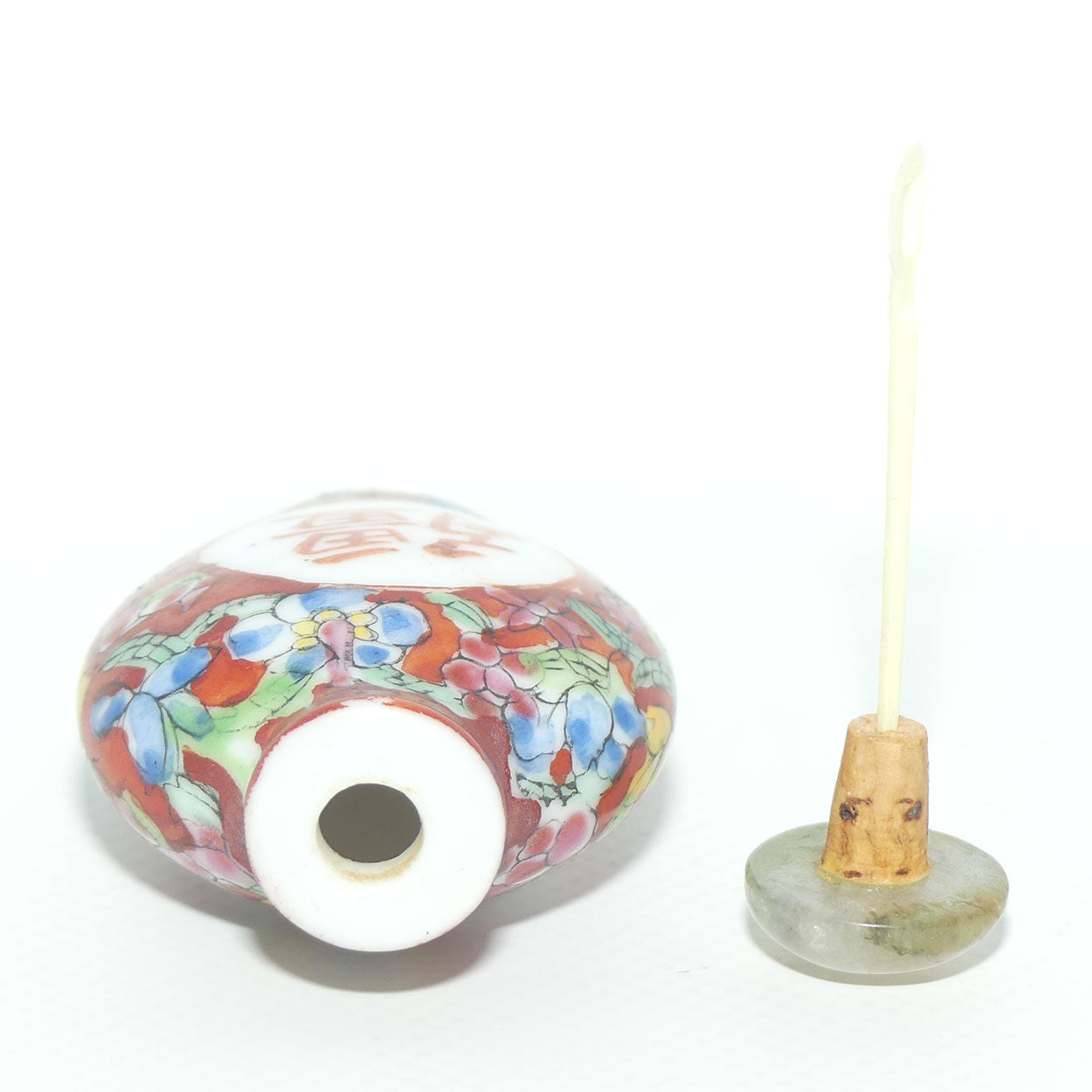 Chinese snuff bottle with greenstone stopper | Famile Rose