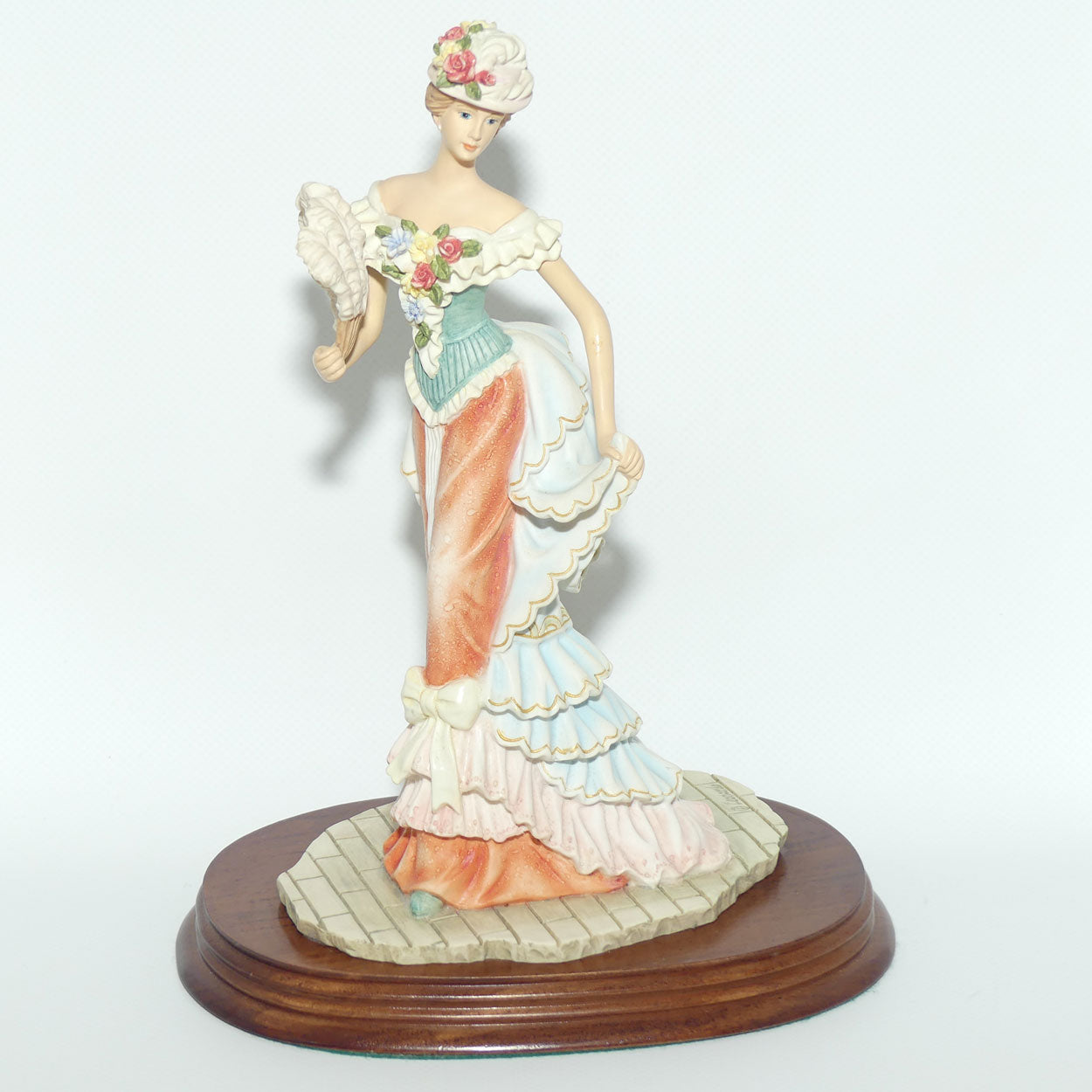 Leonardo Collection figure on wooden base | True Poise | Lady with Fan
