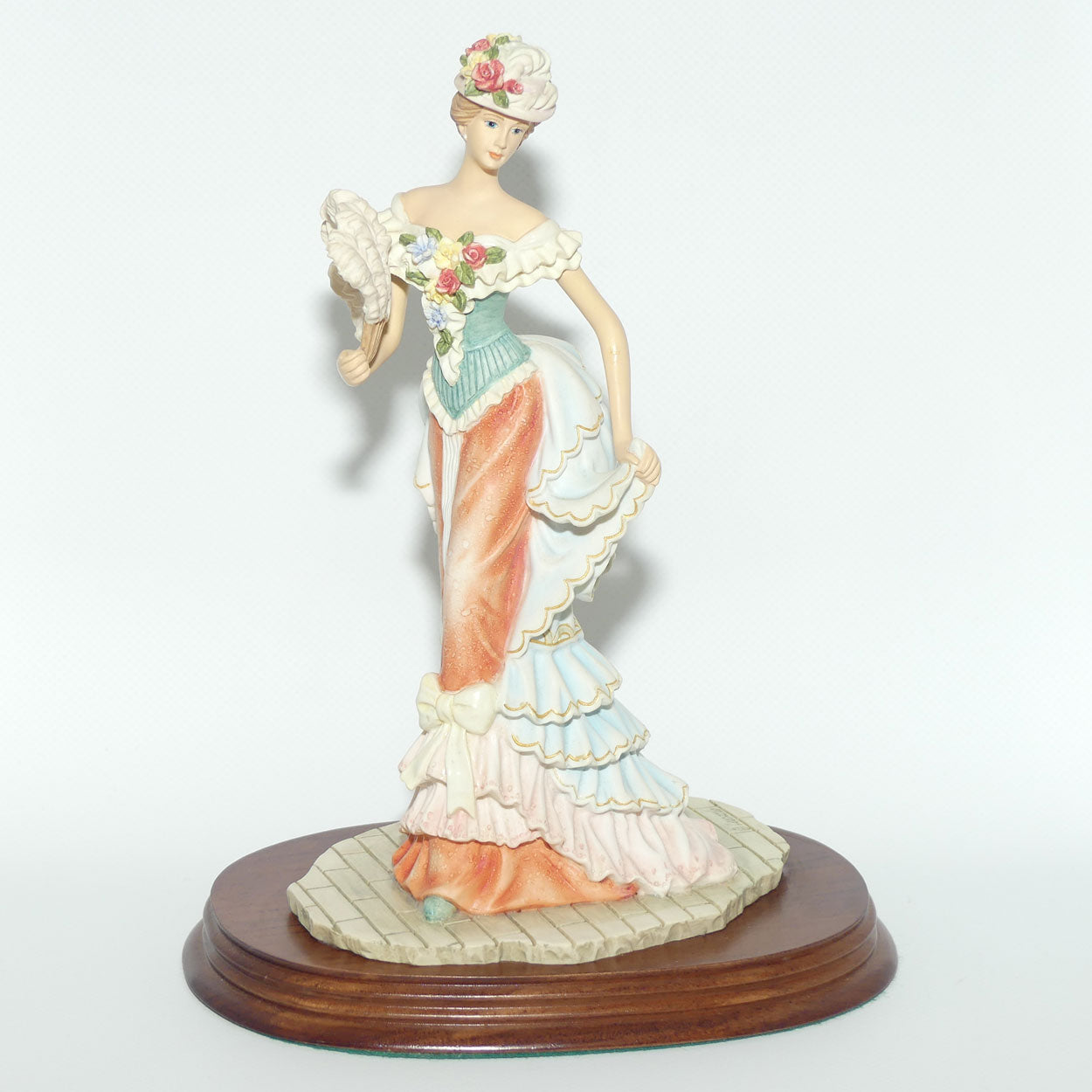 Leonardo Collection figure on wooden base | True Poise | Lady with Fan