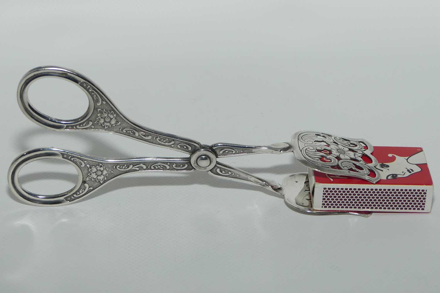 Floral design Silver Plated EPNS bread or cake tongs
