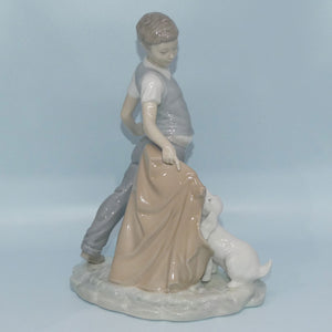 Nao by Lladro figure Fighting the Dog #0161