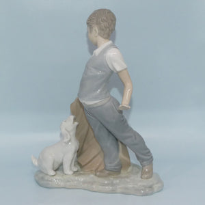 Nao by Lladro figure Fighting the Dog #0161