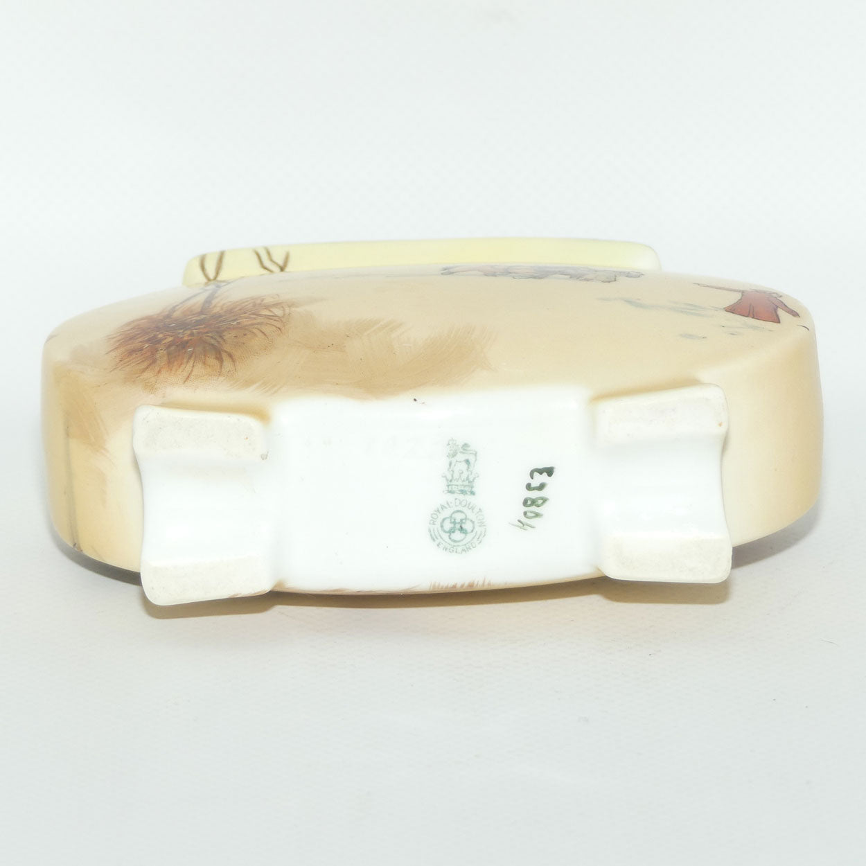 Royal Doulton Coaching Days flat oval vase E3804 | Struggling in Snow