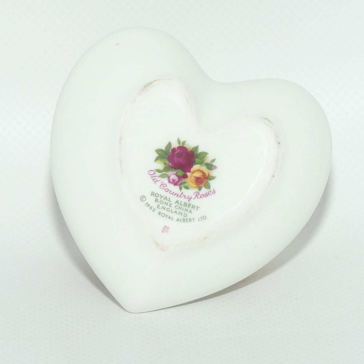 Royal Albert Old Country Roses | Heart Shape Flower Trinket | © 1962 Royal Albert Ltd backstamp