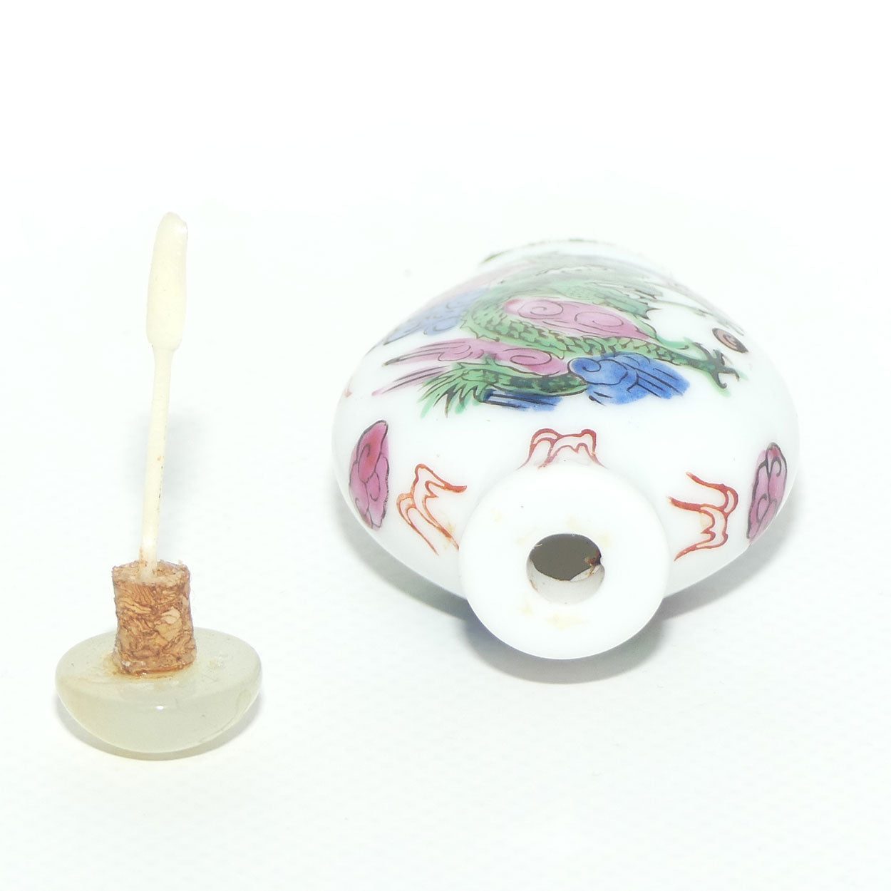 Chinese snuff bottle with greenstone stopper | Dragon motif