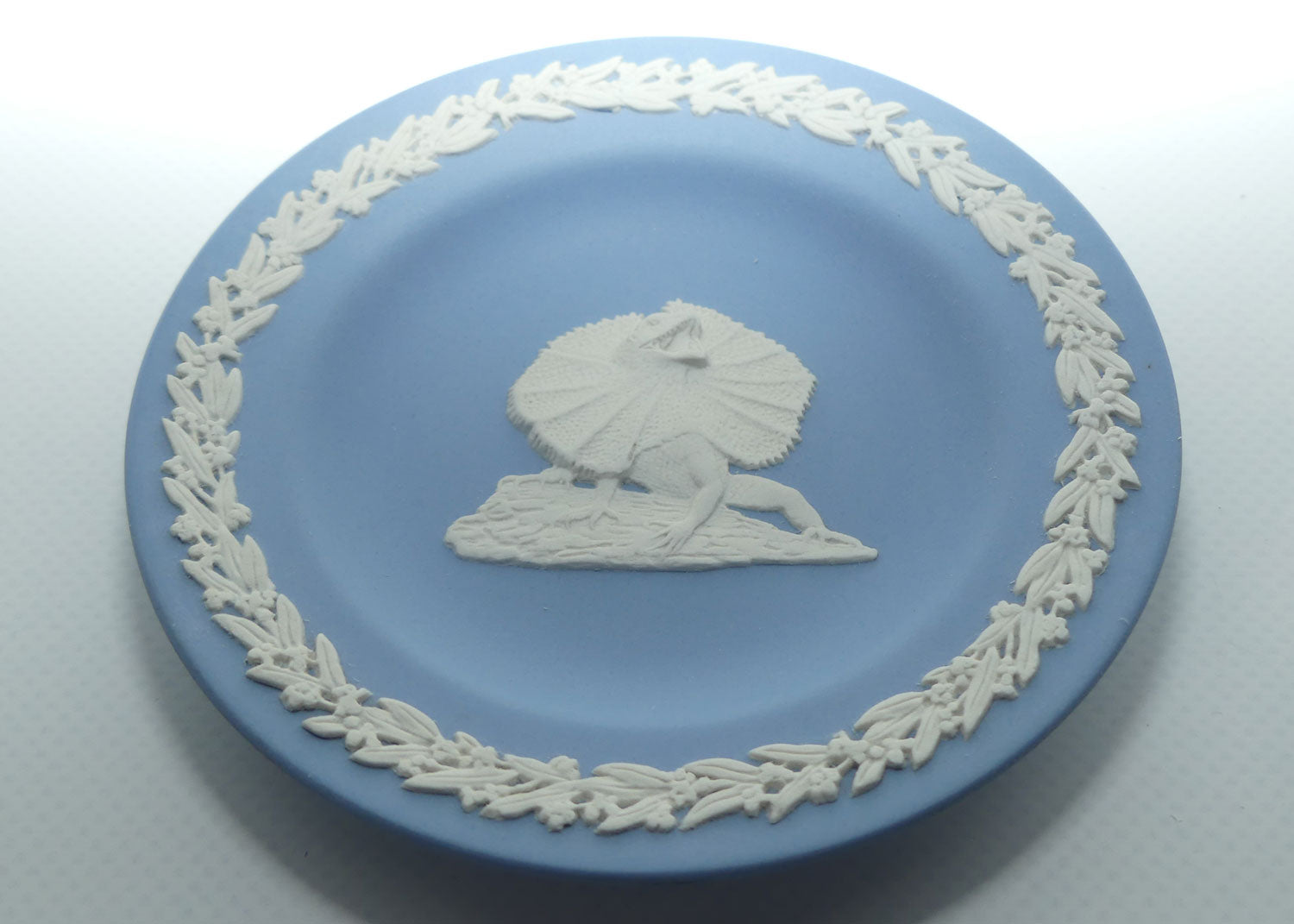 Wedgwood Jasper | Australian Fauna | White on Pale Blue | Frill Neck Lizard plate