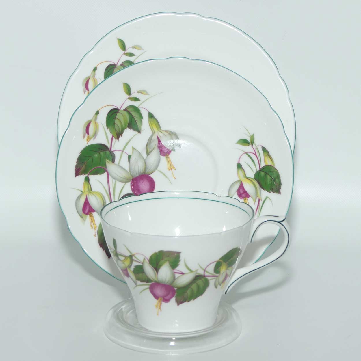 Shelley New Cambridge shape Fuschia trio | I2395