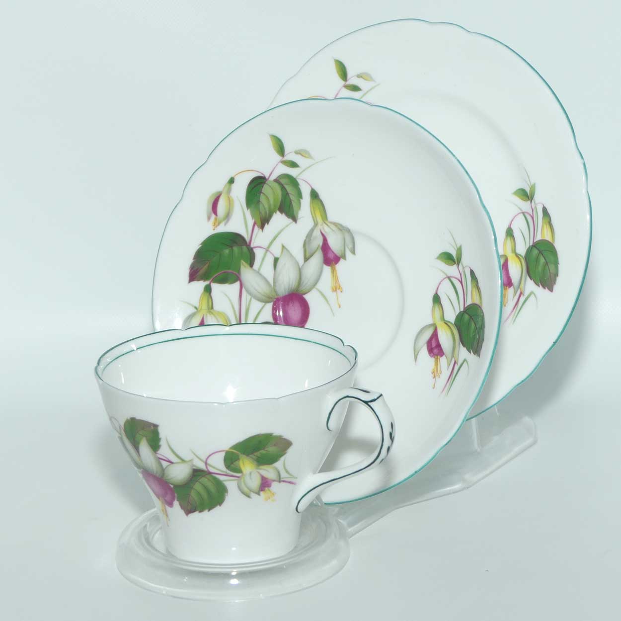 Shelley New Cambridge shape Fuschia trio | I2395