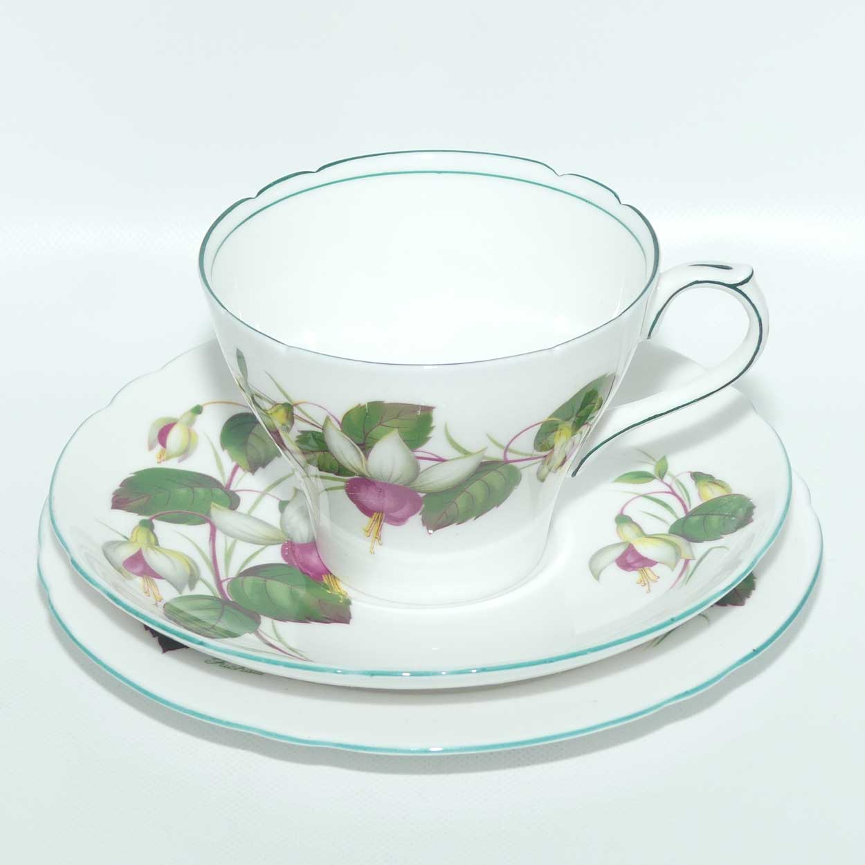 Shelley New Cambridge shape Fuschia trio | I2395