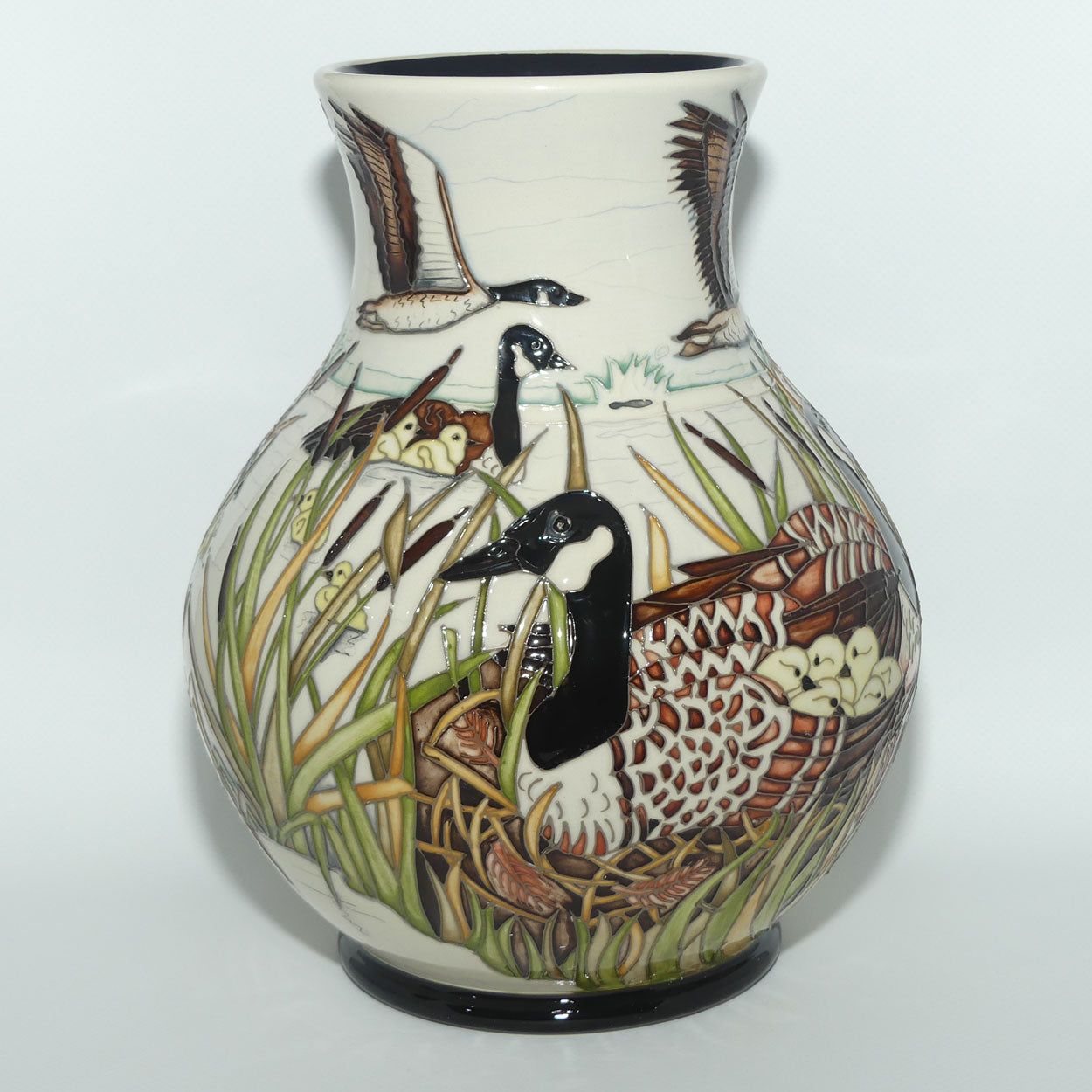 Moorcroft The Gathering 869/9 vase | LE 21/50 | Helen Dale