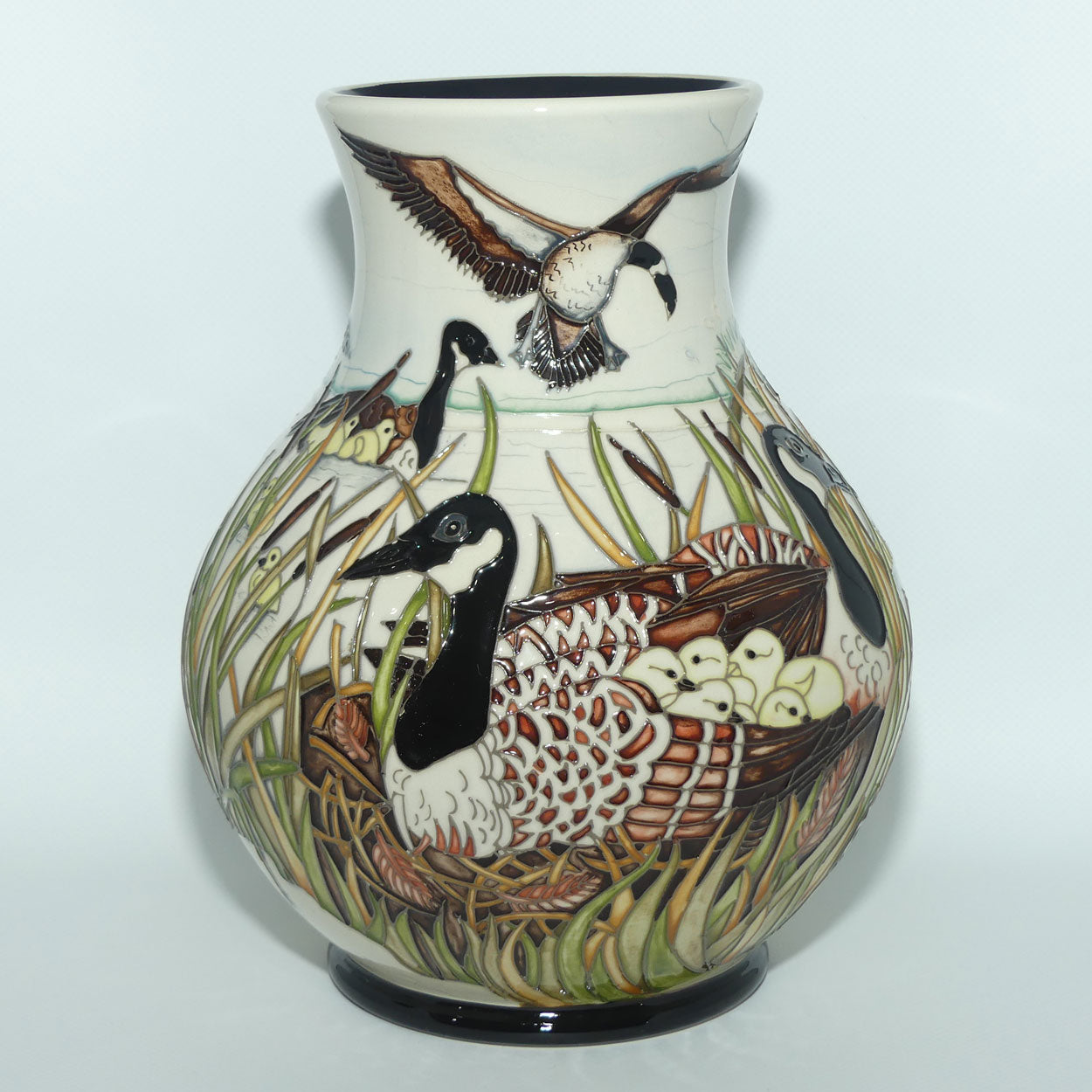 Moorcroft The Gathering 869/9 vase | LE 21/50 | Helen Dale