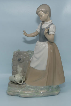 Nao by Lladro figure Girl with Broken Jar #0223