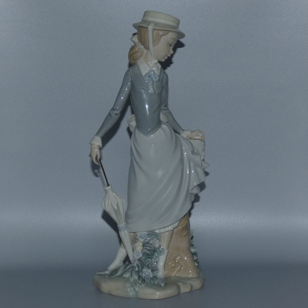 lladro-figure-girl-with-umbrella-in-hand-c-1971-1974