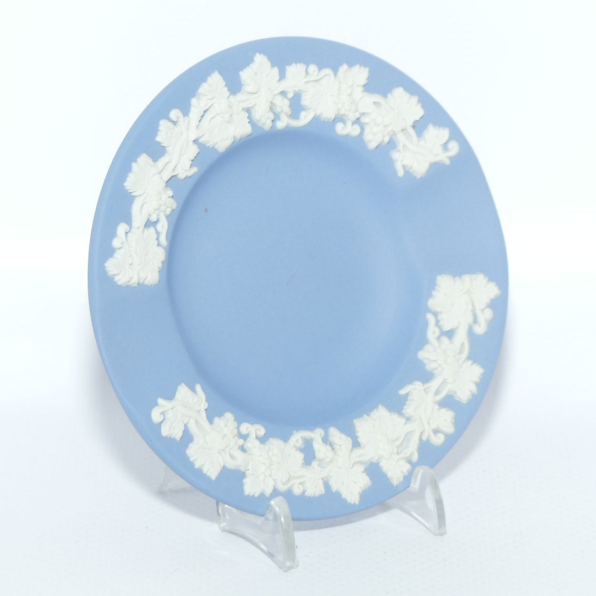 Wedgwood Jasper | White on Pale Blue | Grape and Vine Ashtray