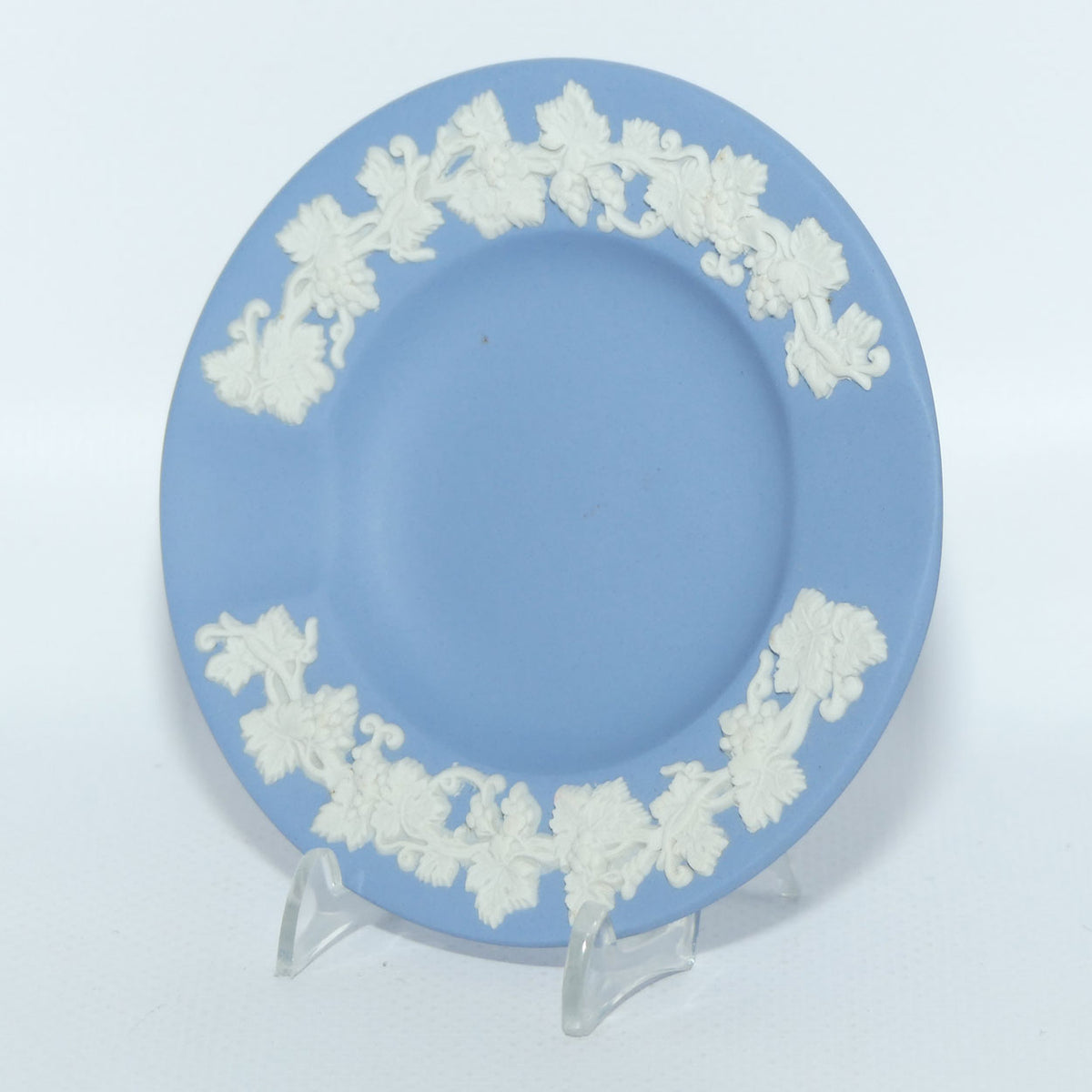 Wedgwood Jasper | White on Pale Blue | Grape and Vine Ashtray