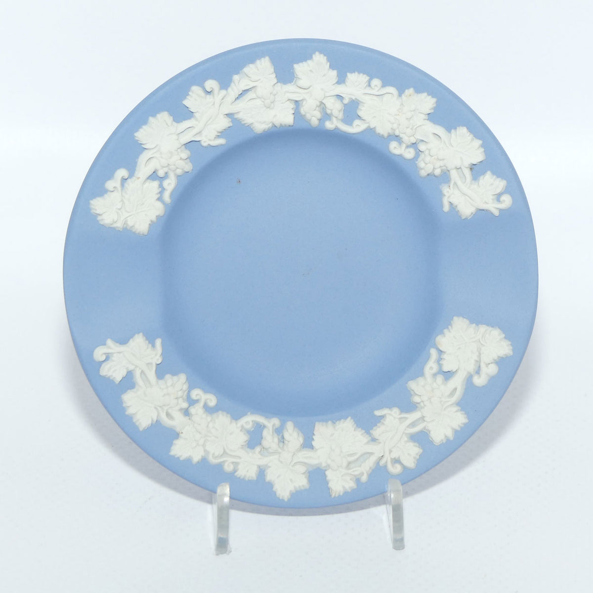 Wedgwood Jasper | White on Pale Blue | Grape and Vine Ashtray