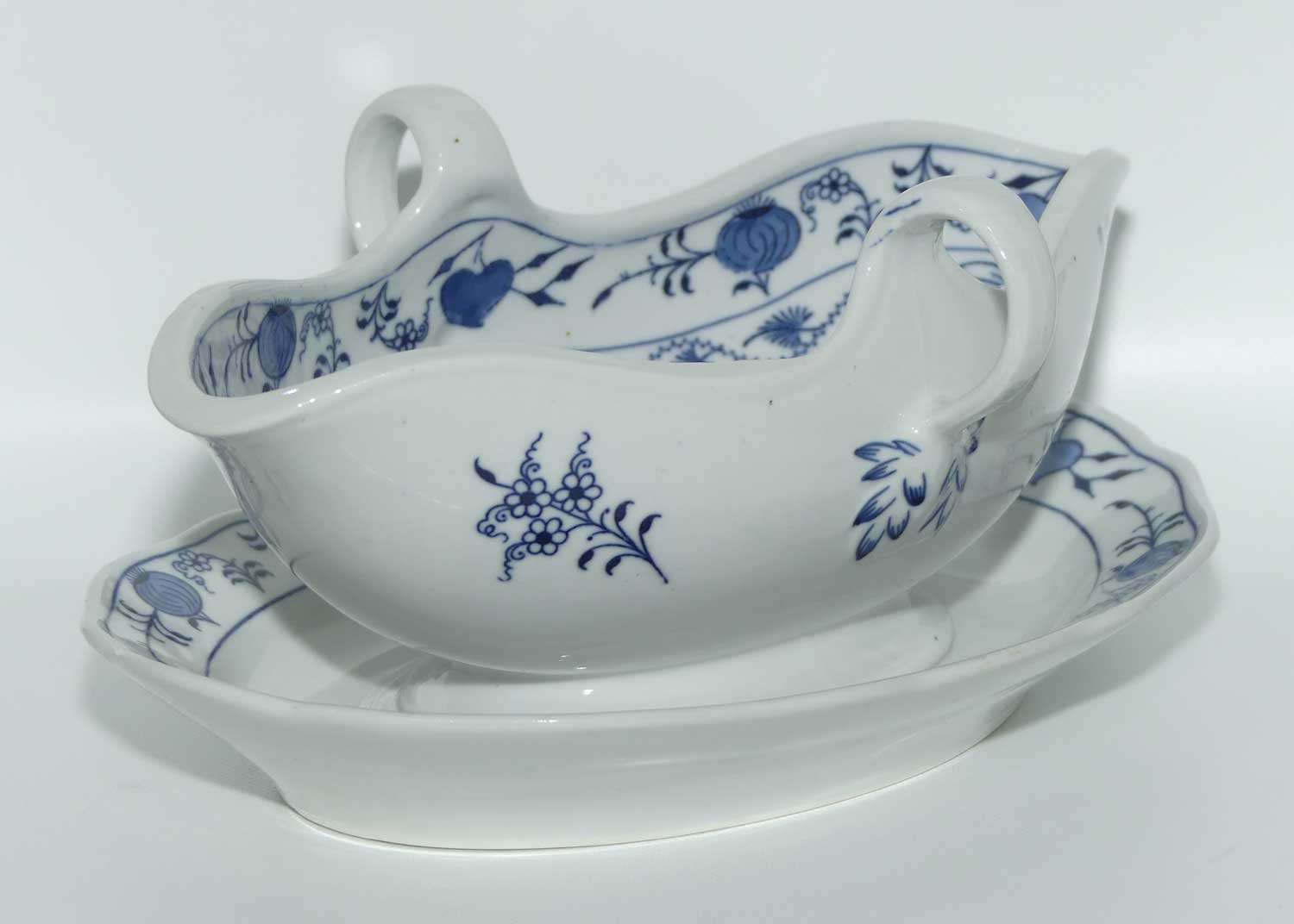 Meissen Blue Onion | Zwiebelmuster sauce boat and joined underplate