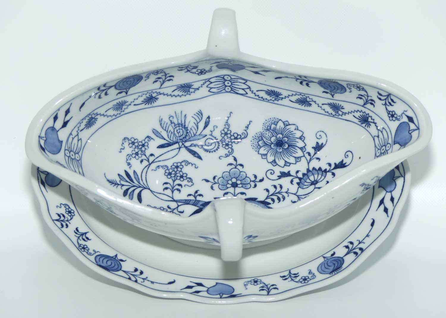 Meissen Blue Onion | Zwiebelmuster sauce boat and joined underplate