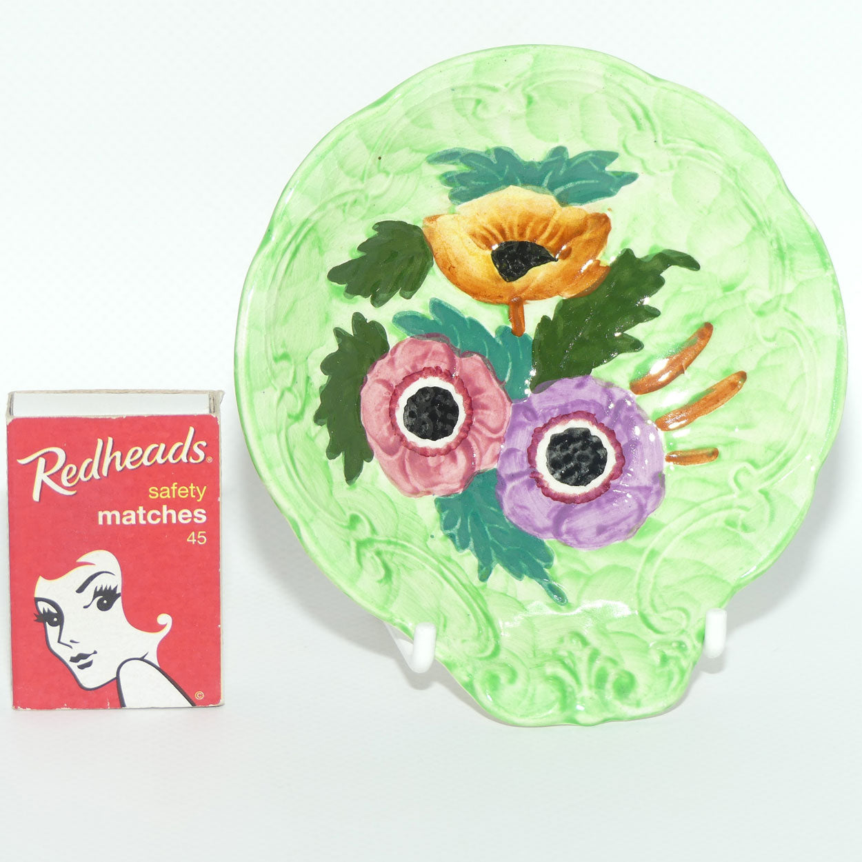 Maling Anemone on Green tab handle dish | Pattern 6533