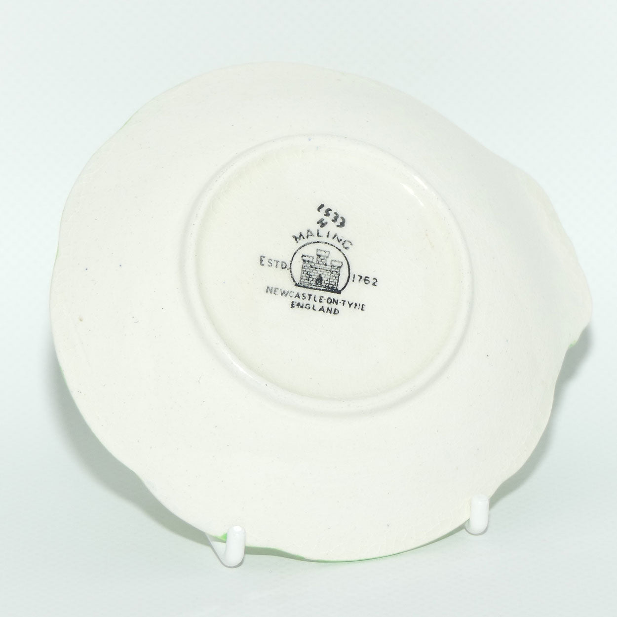 Maling Anemone on Green tab handle dish | Pattern 6533