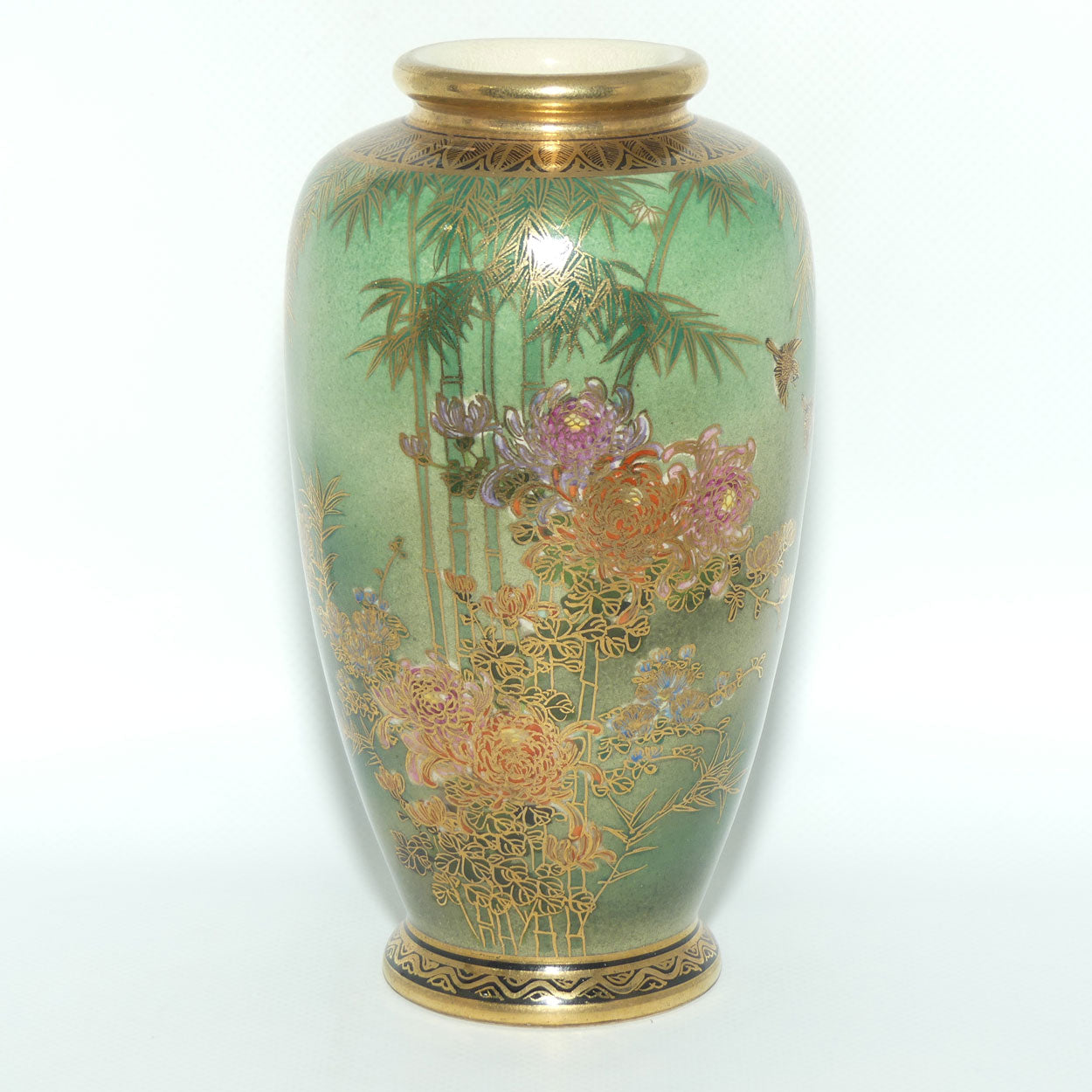Satsuma vase depicting Bamboo and Chrysanthemum Flowers | Green ground | late Meiji | Taisho period