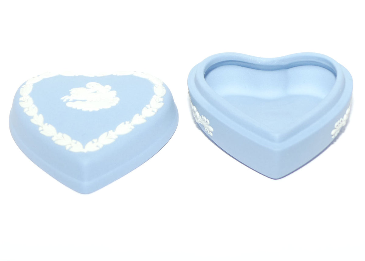 Wedgwood Jasper | White on Pale Blue | Aurora mini heart shape trinket