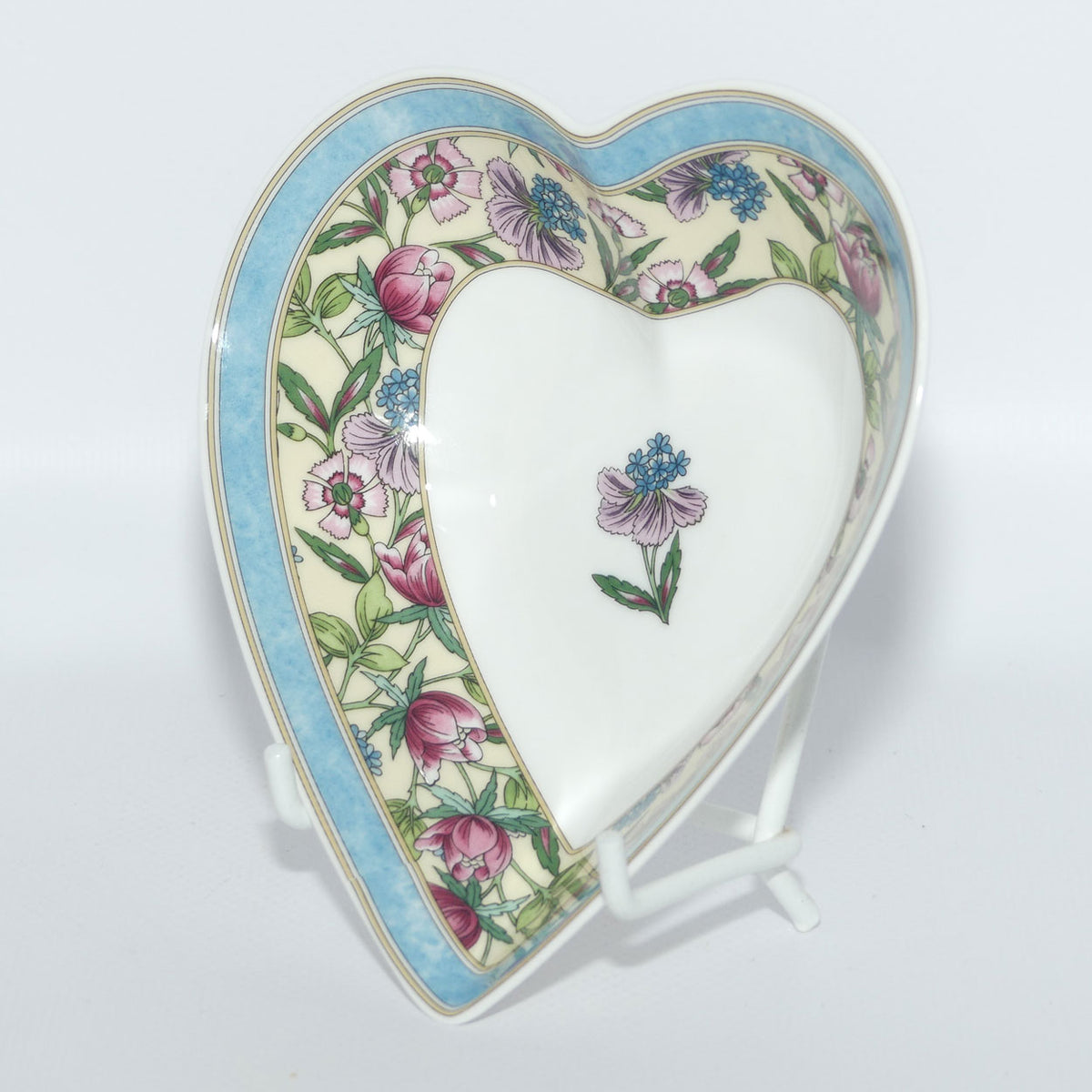 Wedgwood Sarah pattern heart shape trinket bowl | boxed